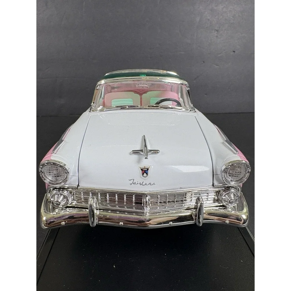 Road Signature 1955 Ford Fairlane Crown Victoria Pink White 1:18 Diecast